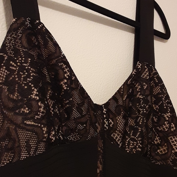 Semi formal dress - Picture 1 of 2